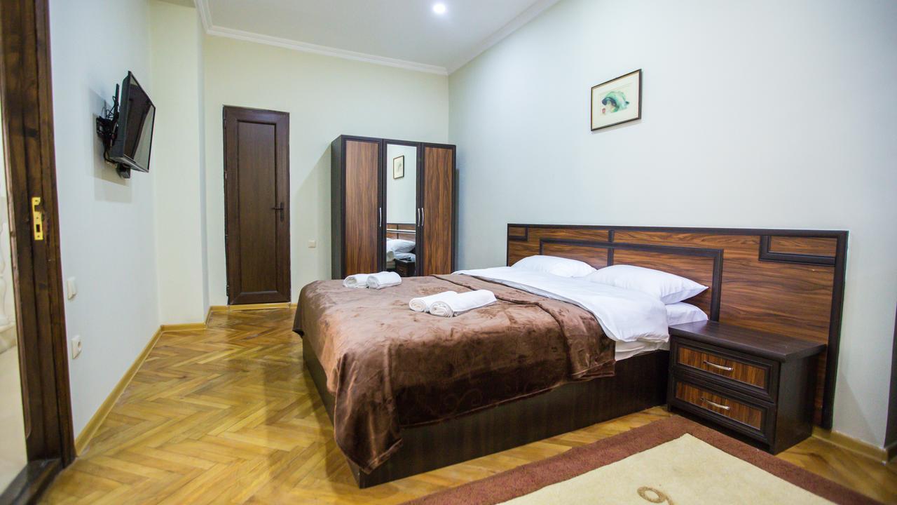 Hotel Cattaleya บาทูมิ ภายนอก รูปภาพ